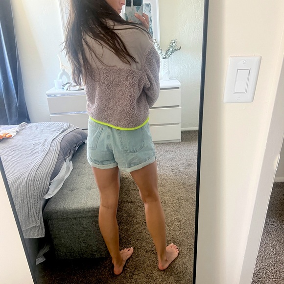 Crop top fuzzy, warm Nike sweater - Picture 3 of 5